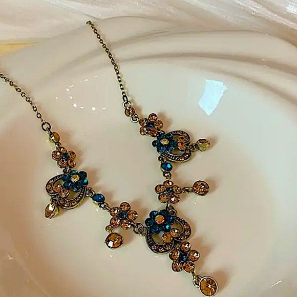 Medieval Vintage Love Flower Pendant Necklace Blue Sparkling Sapphire Stones - Picture 9 of 15